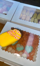 Load image into Gallery viewer, Custom Cakesicle Box
