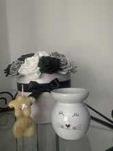 Load image into Gallery viewer, White Cat Face Wax Burner
